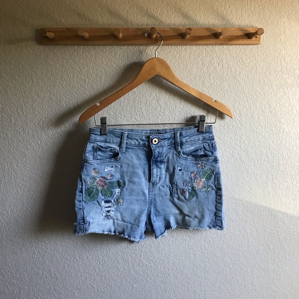 ❄️ 5 for $10 ❄️ Embroidered Shorts
